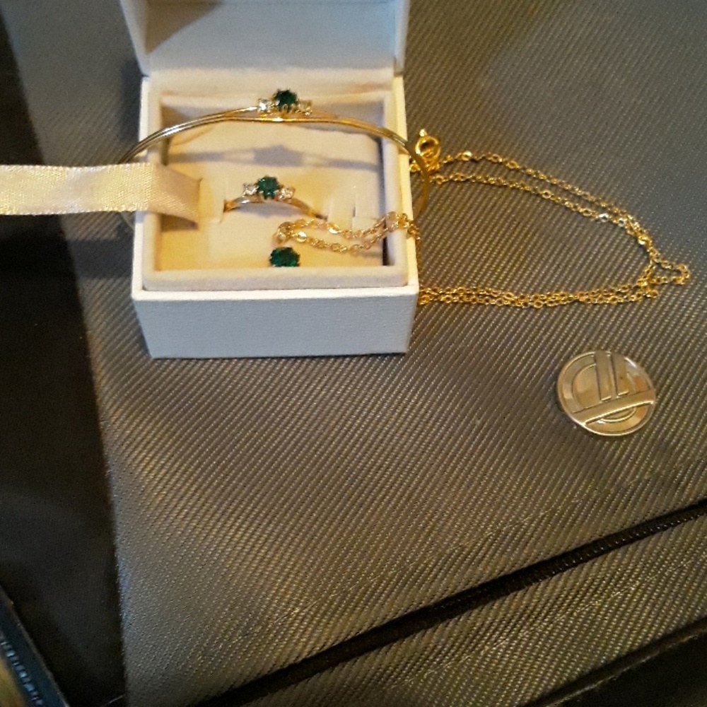 Emerald green jewelry set